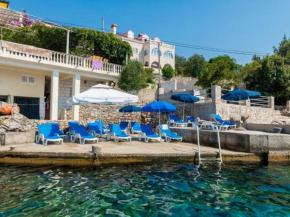 Hotels in Molunat